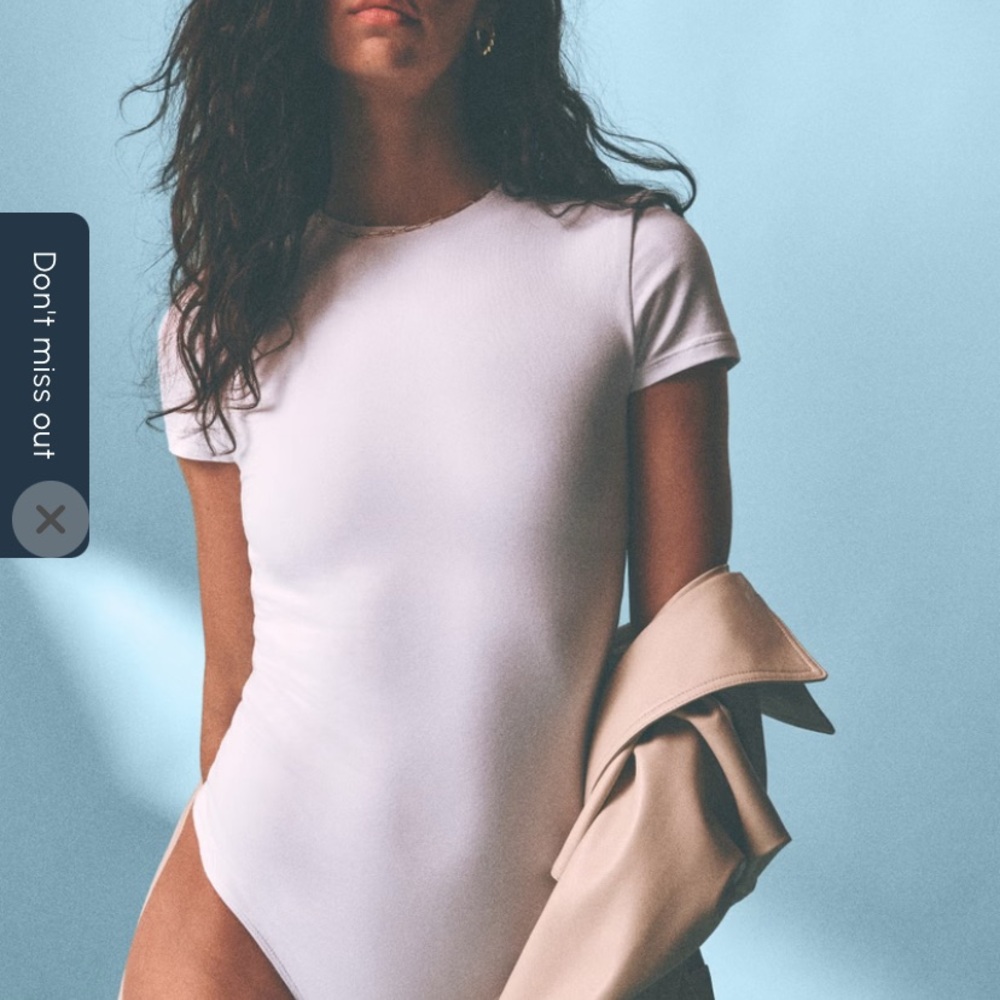 abercrombie & fitch white cotton blend seamless fabric tee bodysuit